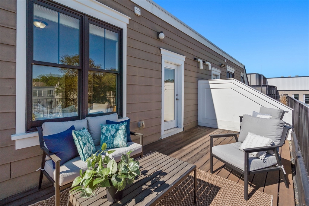 Somerville, Massachusetts, 02143, United States, 2 Bedrooms Bedrooms, ,2 BathroomsBathrooms,Residential,For Sale,1934181