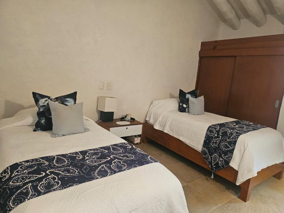 Crist?bal de Olid, Jiutepec, Morelos, 62564, Mexico, 4 Bedrooms Bedrooms, ,5 BathroomsBathrooms,Residential,For Sale,Crist?bal de Olid,1625302