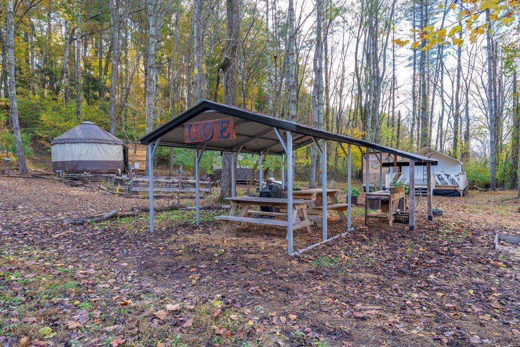 Brasstown, North Carolina, 28902, United States, 3 Bedrooms Bedrooms, ,3 BathroomsBathrooms,Residential,For Sale,1986118