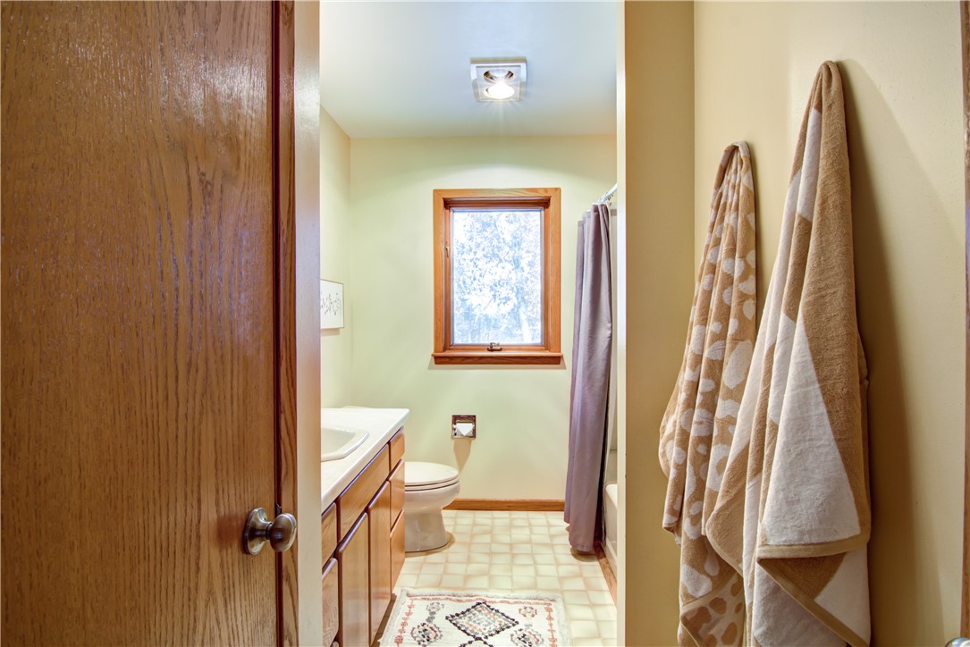 Eau Claire, Wisconsin, 54701, United States, 5 Bedrooms Bedrooms, ,4 BathroomsBathrooms,Residential,For Sale,1841509