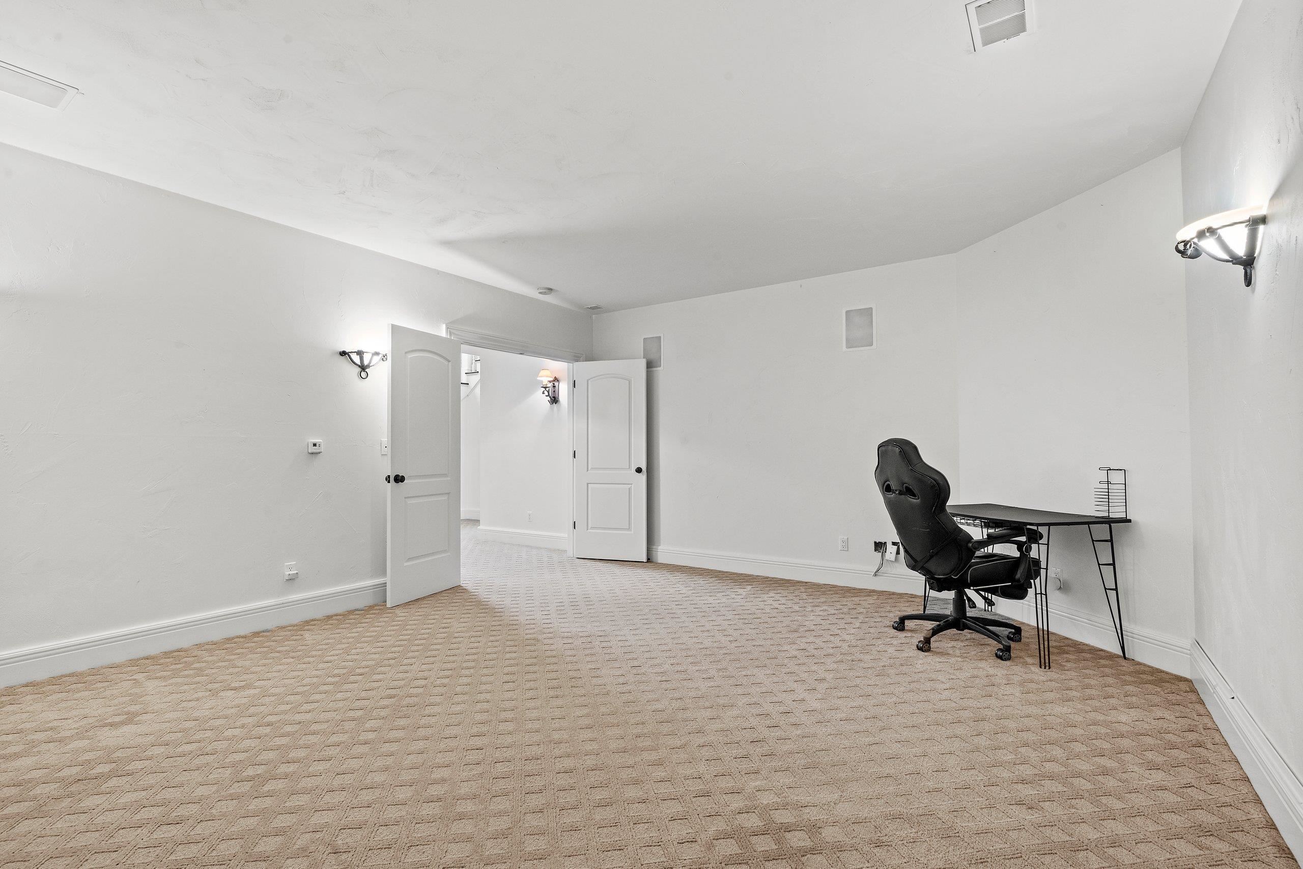 MENASHA, Wisconsin, 54952, United States, 6 Bedrooms Bedrooms, ,5 BathroomsBathrooms,Residential,For Sale,1994548