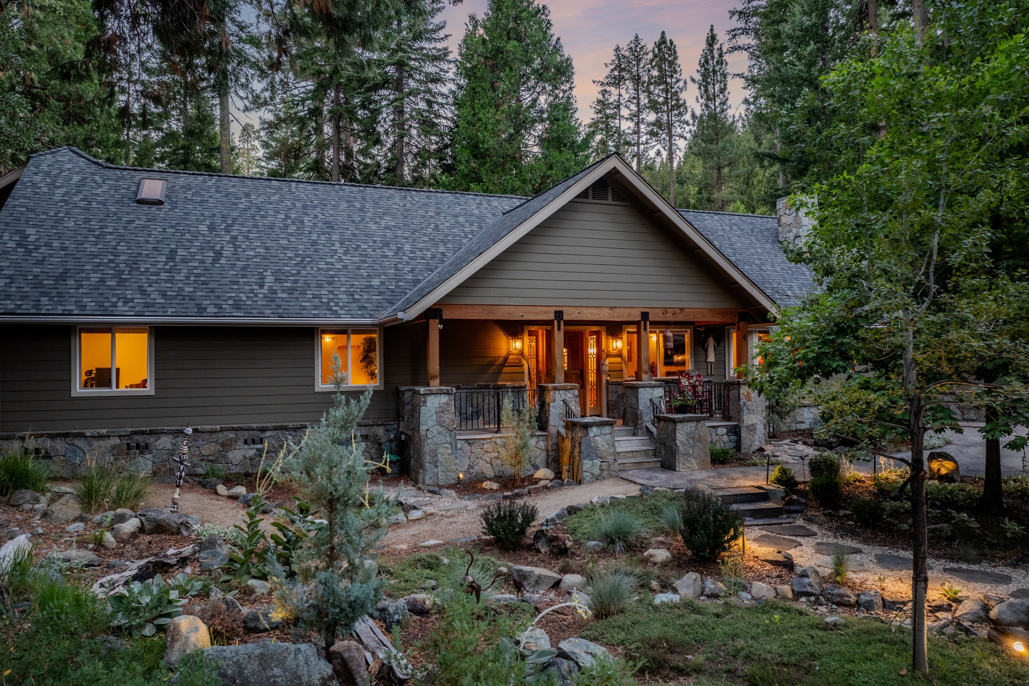  Luxury Mountain Retreat with Guest House on 1 Acre in the Heart of Graeagle - 物件實景