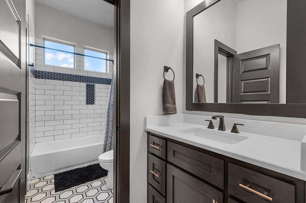 Weatherford, Texas, 76088, United States, 4 Bedrooms Bedrooms, ,4 BathroomsBathrooms,Residential,For Sale,1975341