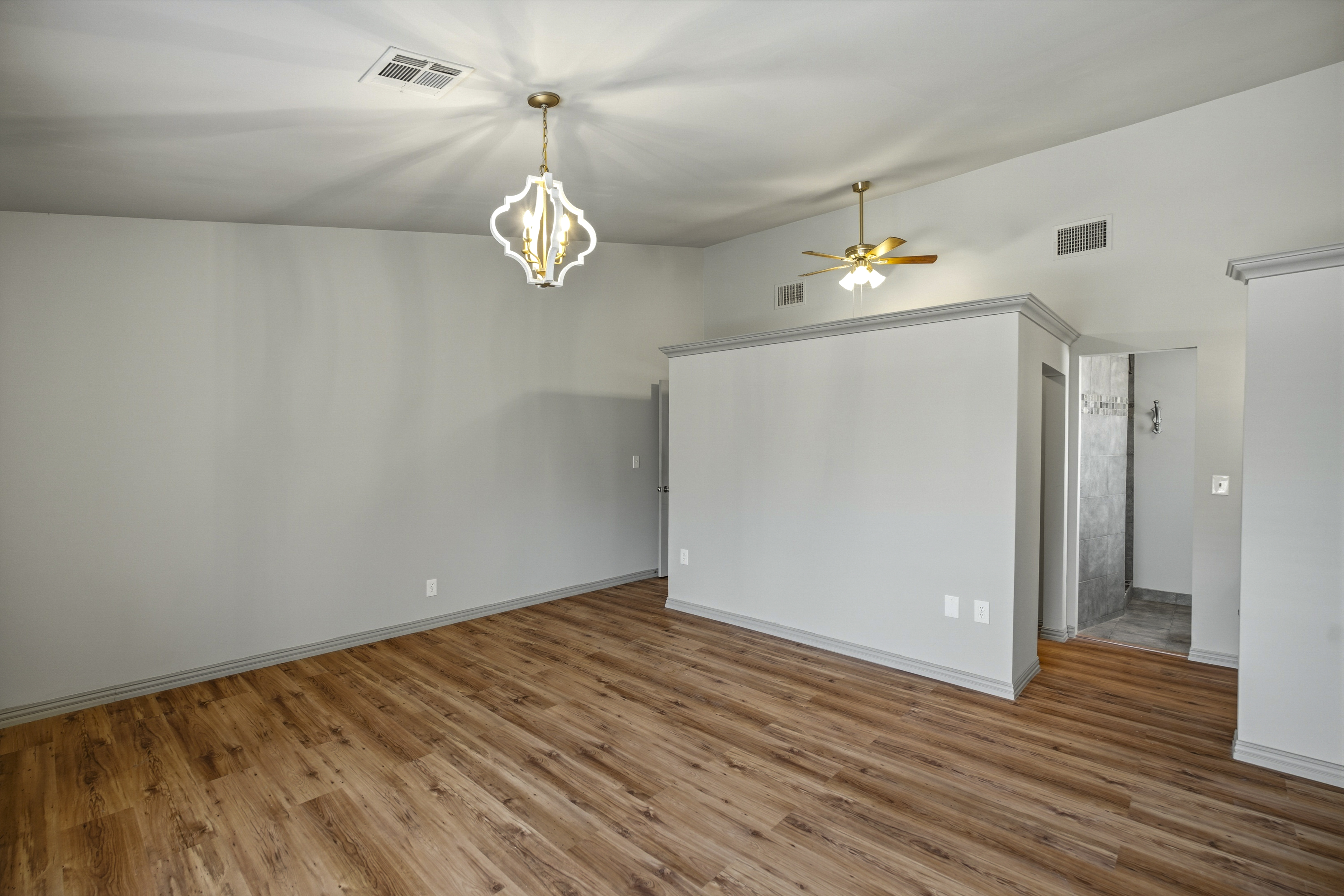  Move-In Ready Condo in Prime Location - 物件實景