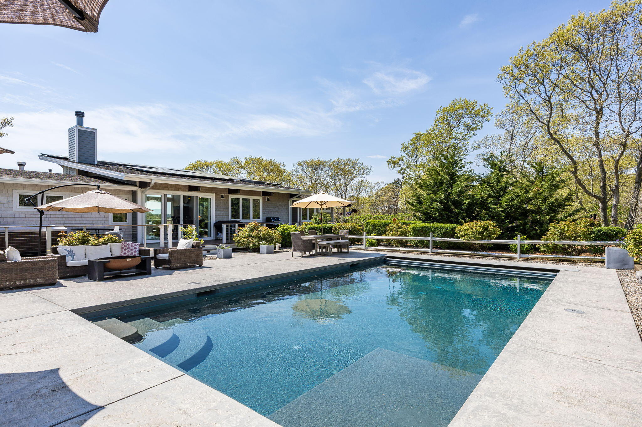  Seashore Serenity on 4.72 Acres with Pool, Guest Cottage & Sunset Views - 物件實景
