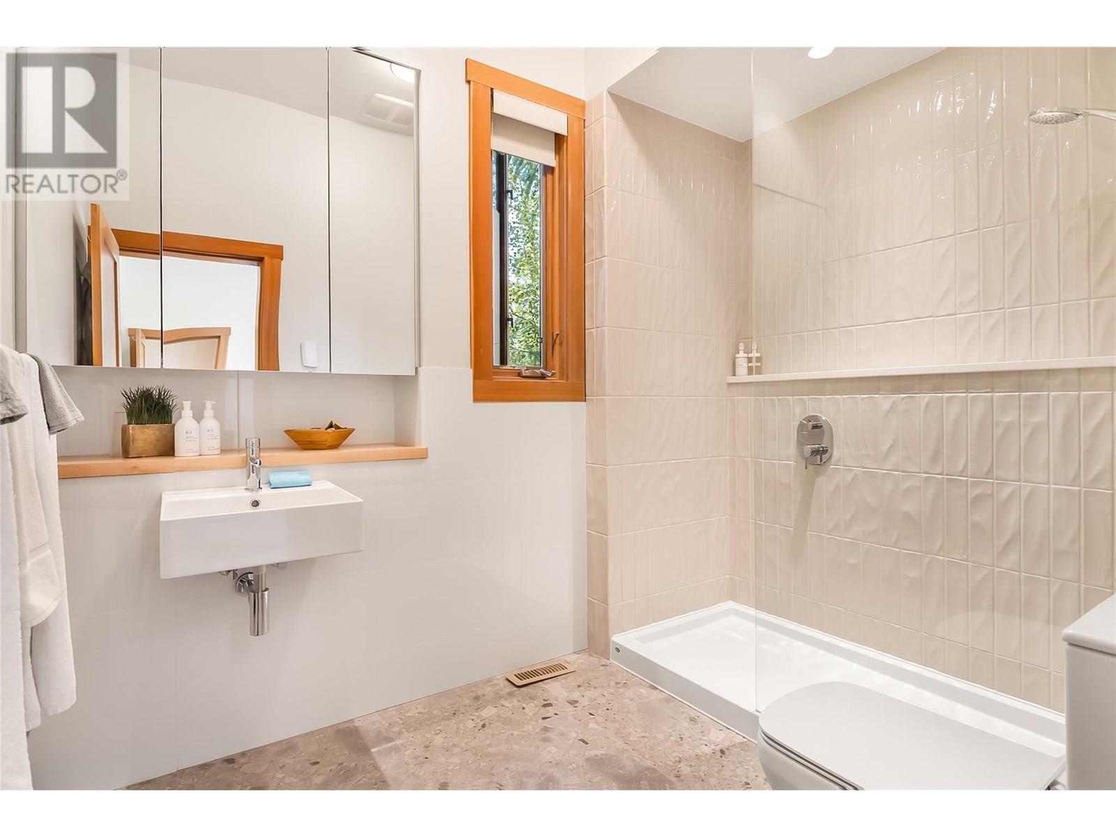 REVELSTOKE, British Columbia, V0E 2S3, CA, 6 Bedrooms Bedrooms, ,4 BathroomsBathrooms,Residential,For Sale,1912503