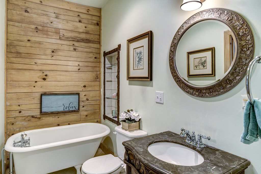 Hayesville, North Carolina, 28904, United States, 3 Bedrooms Bedrooms, ,5 BathroomsBathrooms,Residential,For Sale,1931942