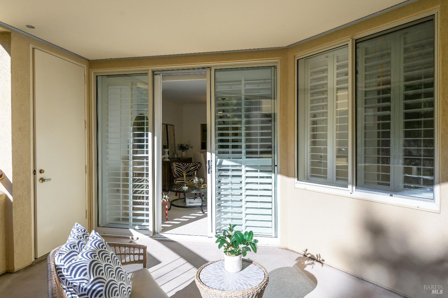 San Rafael, California, 94903, United States, 1 Bedroom Bedrooms, ,2 BathroomsBathrooms,Residential,For Sale,1997227