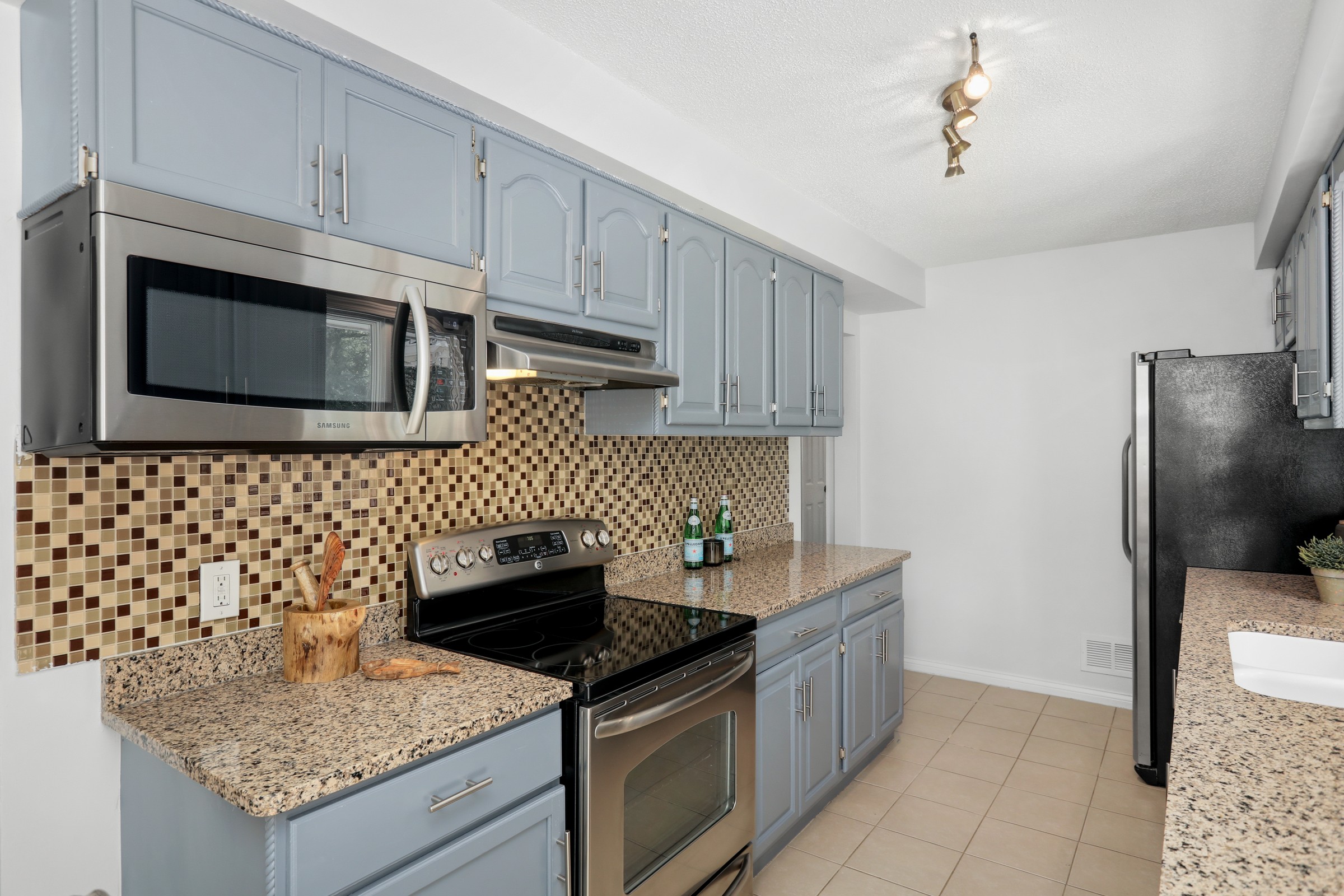  8609 West River Road, Brooklyn Park, MN 55444 - 物件實景