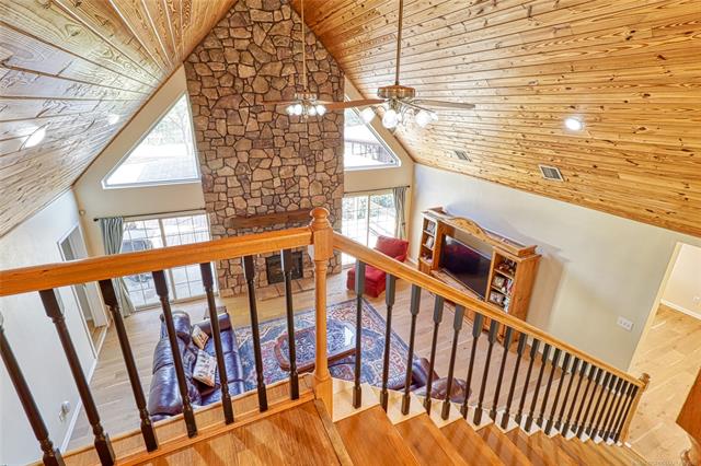 Eufaula, Oklahoma, 74432, United States, 3 Bedrooms Bedrooms, ,3 BathroomsBathrooms,Residential,For Sale,1987326