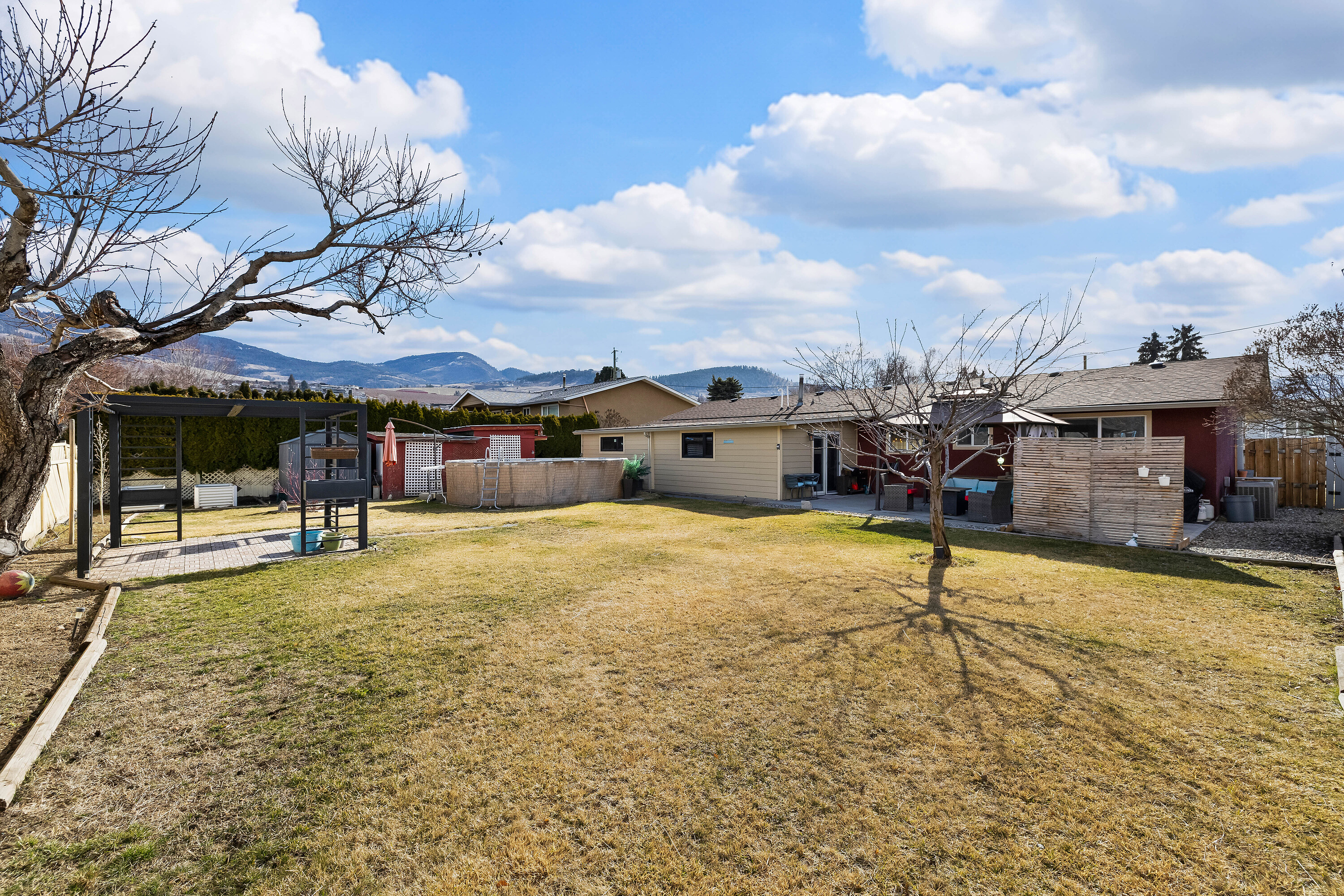 Rancher on a Flat Lot - 物件實景