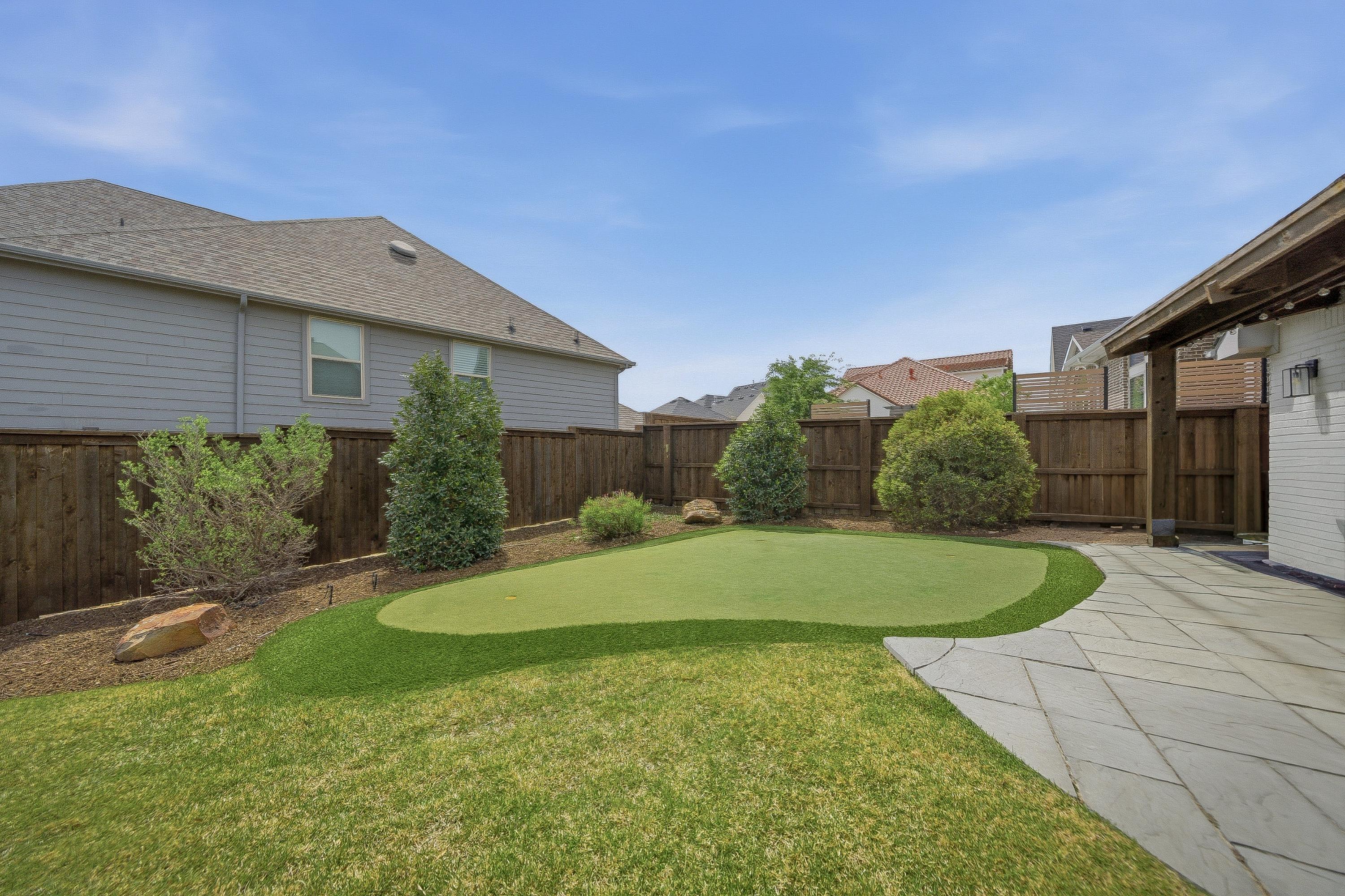  Skip the New Build. Established Walsh Phase 1 with a Backyard Putting Green - 物件實景