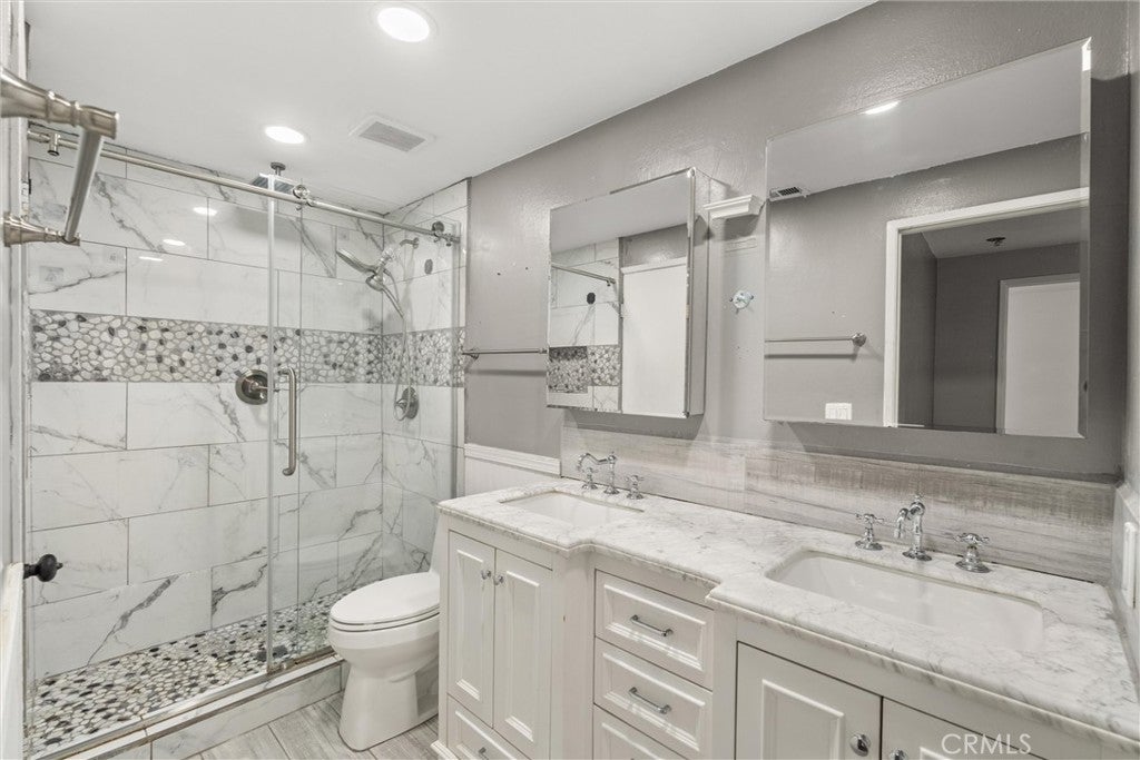 Santa Fe Springs, California, 90670, United States, 2 Bedrooms Bedrooms, ,2 BathroomsBathrooms,Residential,For Sale,1975199