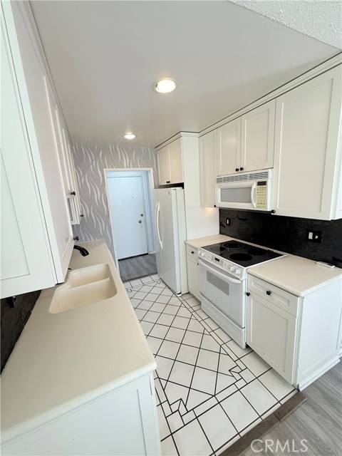 Seal Beach, California, 90740, United States, 2 Bedrooms Bedrooms, ,2 BathroomsBathrooms,Residential,For Sale,2027533