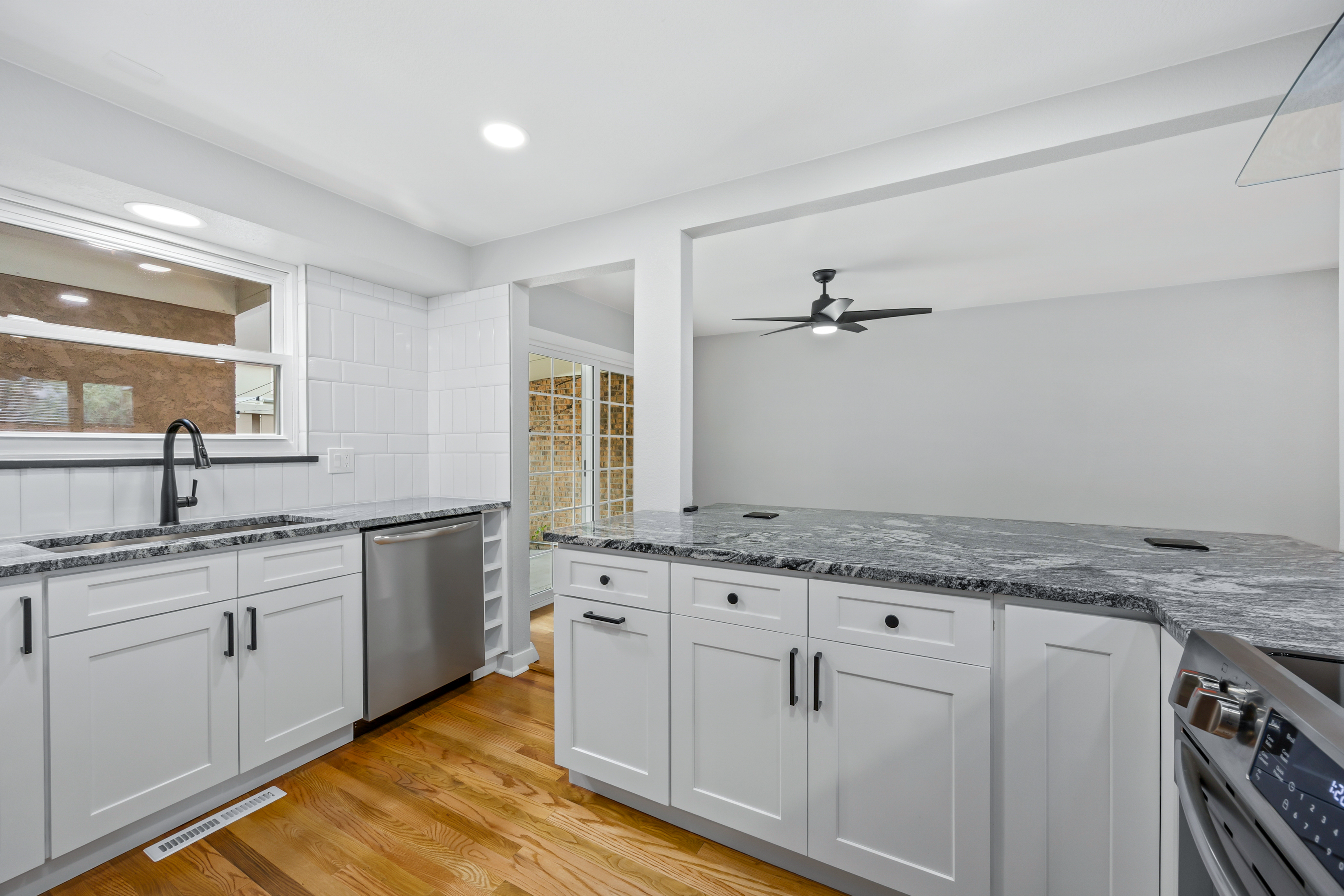  Beautifully renovated home in the desirable Three Fountains community - 物件實景