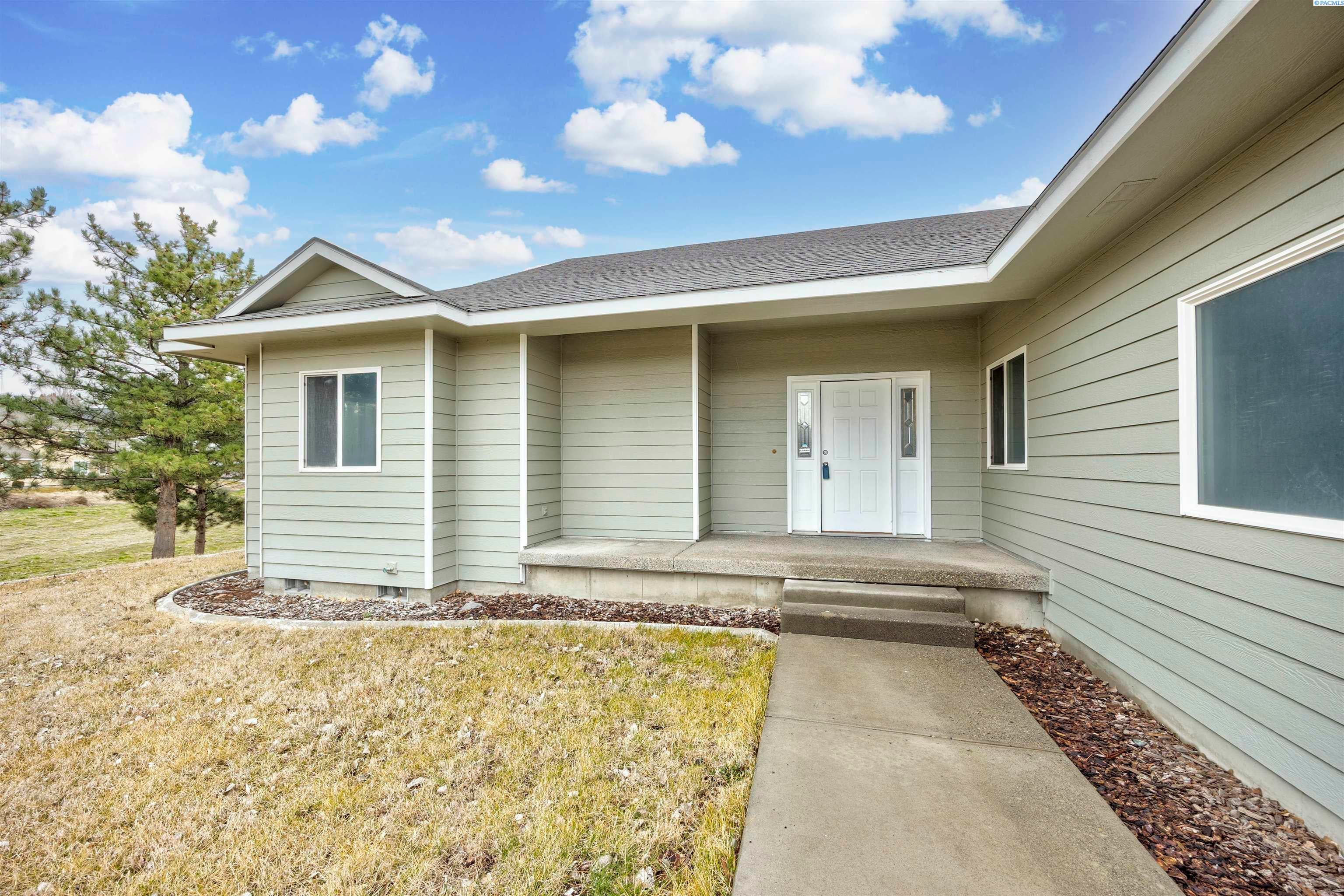 West Richland, Washington, 99353, United States, 5 Bedrooms Bedrooms, ,3 BathroomsBathrooms,Residential,For Sale,2020893