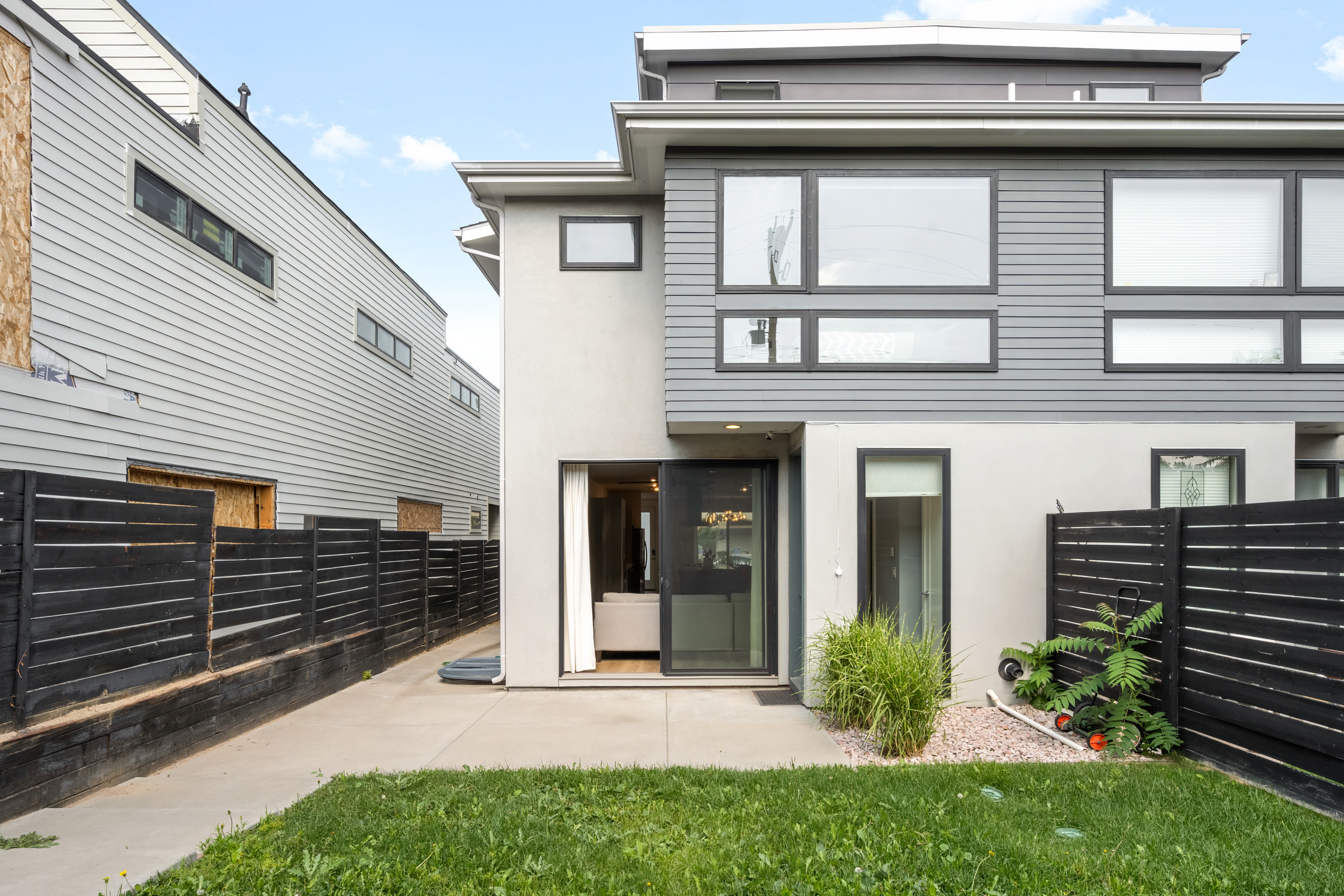  Seamlessly blends contemporary architecture & refined finishes - 物件實景