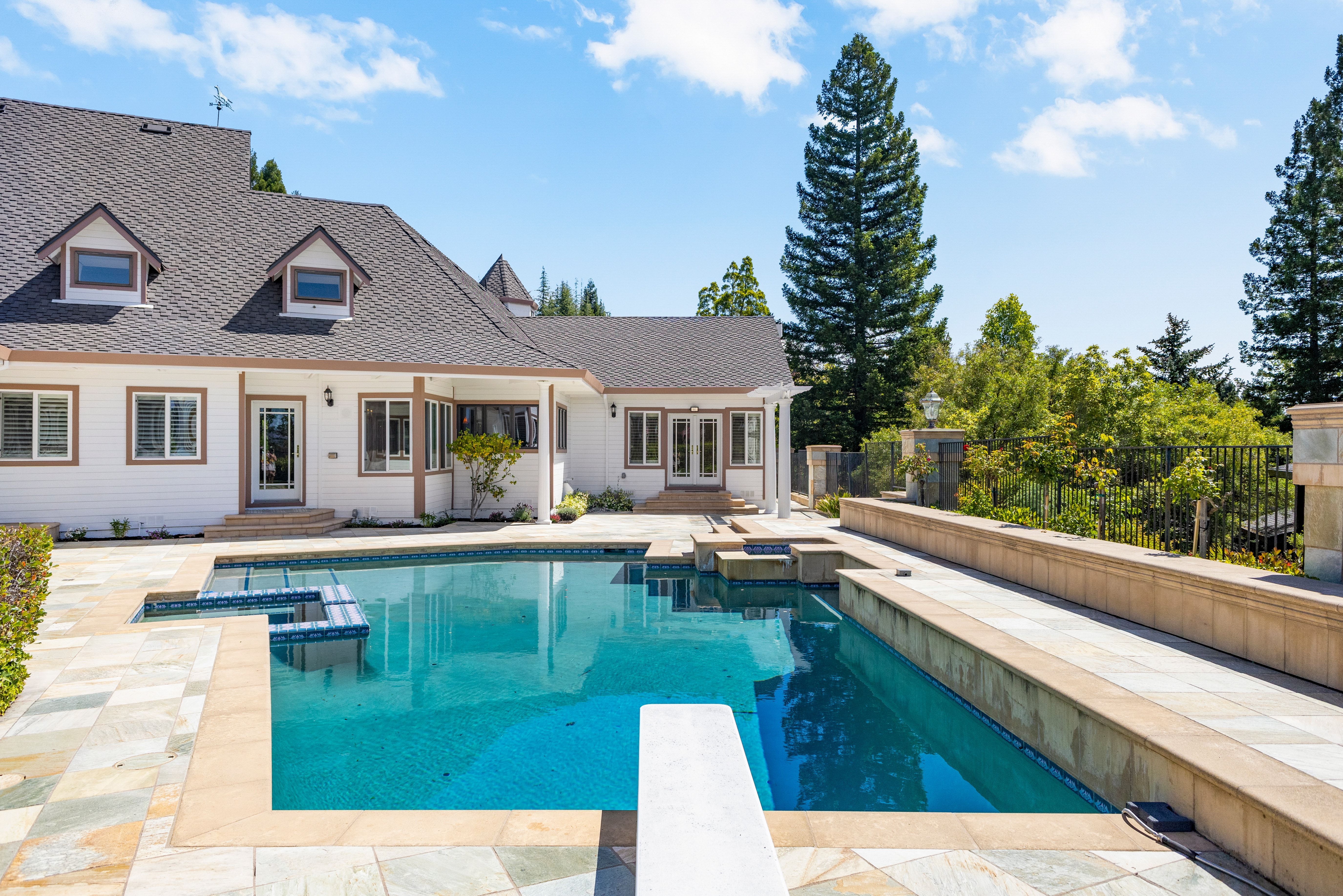  Elegant Custom Home in Gated Silver Maple - 物件實景