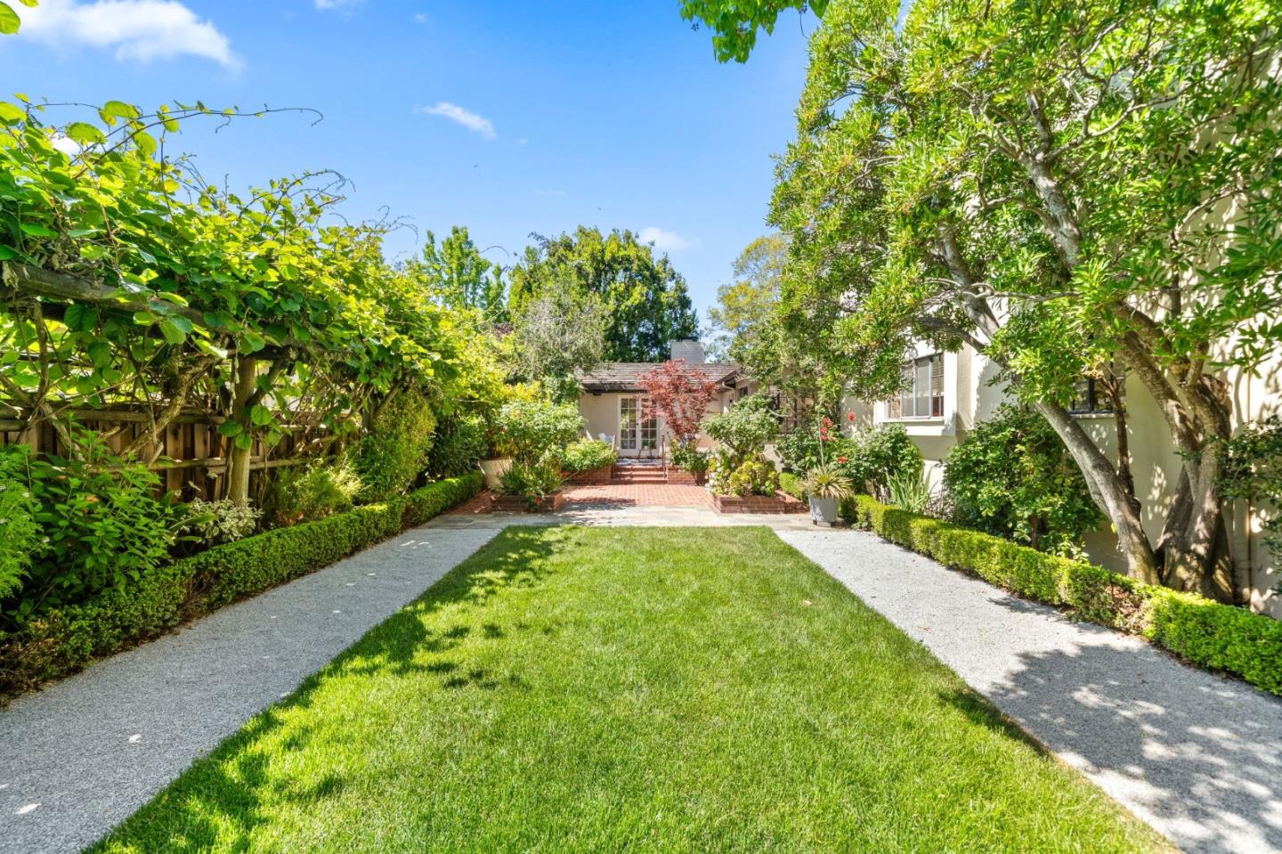 Palo Alto, California, 94301, United States, 4 Bedrooms Bedrooms, ,4 BathroomsBathrooms,Residential,For Sale,1837921