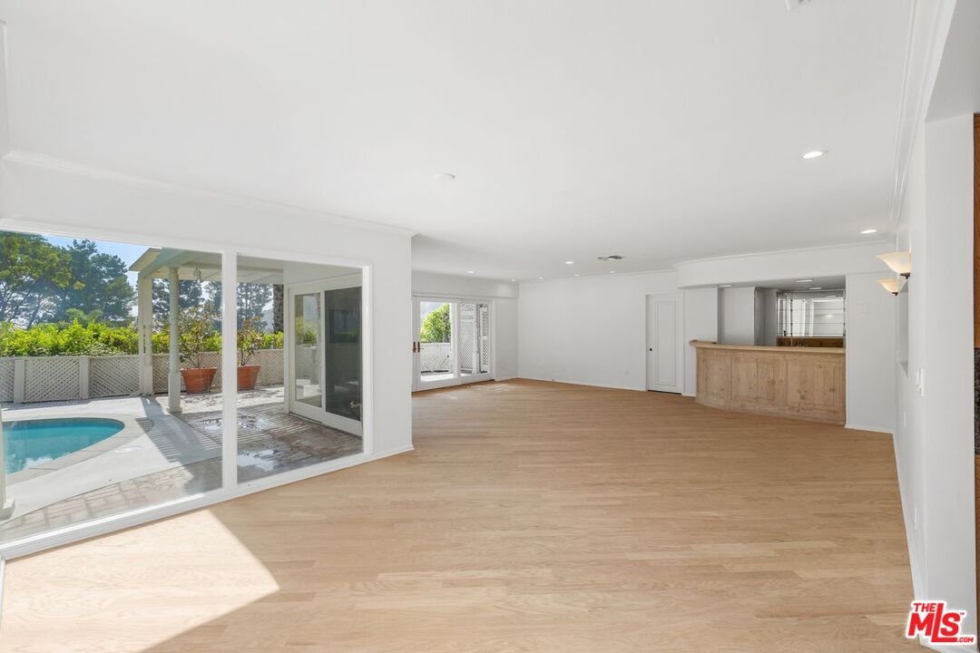 Los Angeles, California, 90069, United States, 4 Bedrooms Bedrooms, ,3 BathroomsBathrooms,Residential,For Sale,1989358