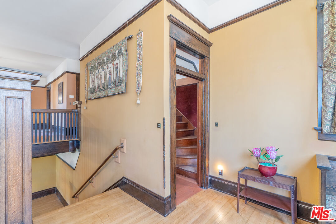 Los Angeles, California, 90006, United States, 6 Bedrooms Bedrooms, ,5 BathroomsBathrooms,Residential,For Sale,1883118