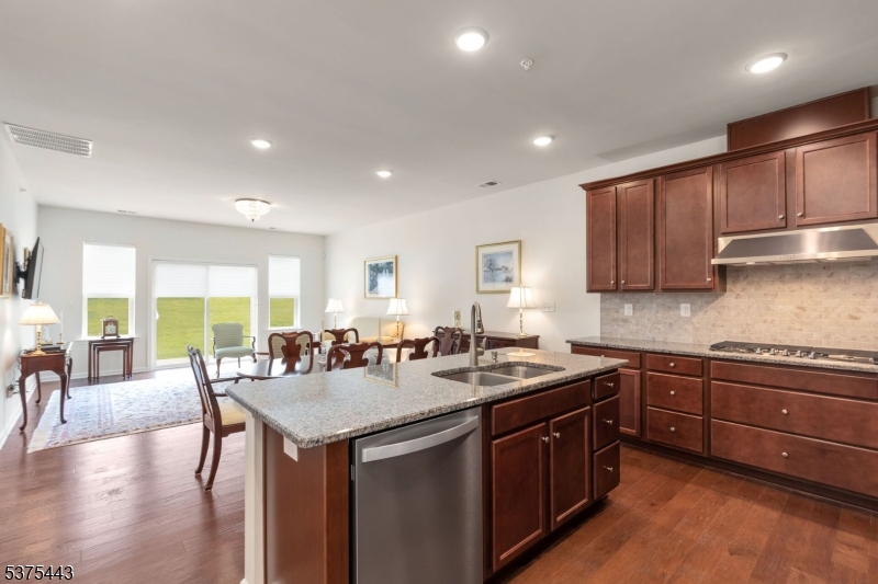 Florham Park Boro, New Jersey, 07932, United States, 2 Bedrooms Bedrooms, ,3 BathroomsBathrooms,Residential,For Sale,1917445