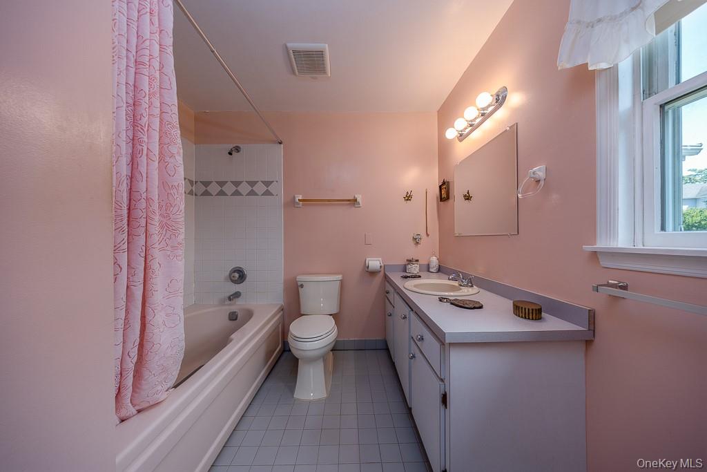 Stony Point, New York, 10980, United States, 5 Bedrooms Bedrooms, ,3 BathroomsBathrooms,Residential,For Sale,1918019