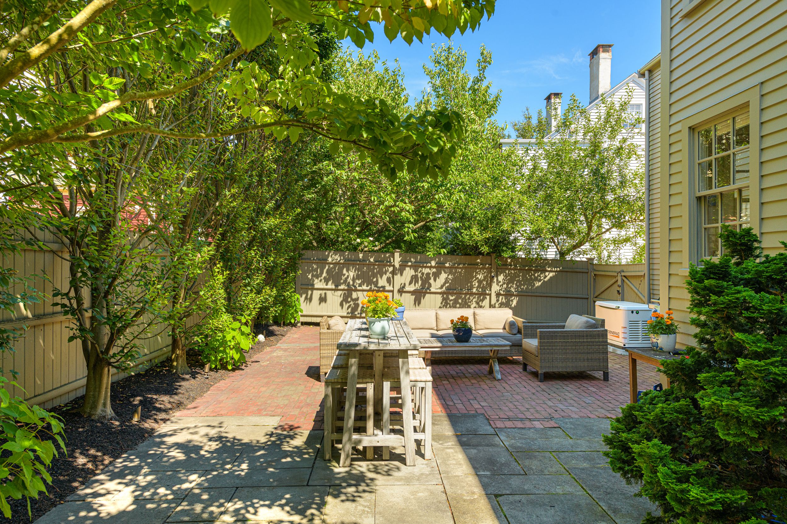  Exquisitely Renovated Home One Block from Water - 物件實景