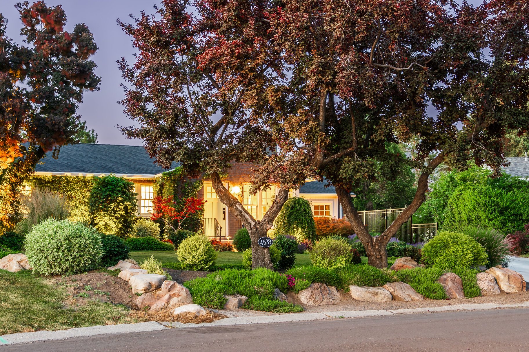  Tastefully Updated Holladay Rambler on .60 acre Manicured Lot - 物件實景