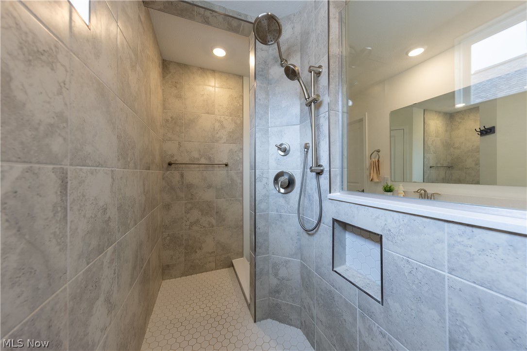 Aurora, Ohio, 44202, United States, 3 Bedrooms Bedrooms, ,3 BathroomsBathrooms,Residential,For Sale,2030773