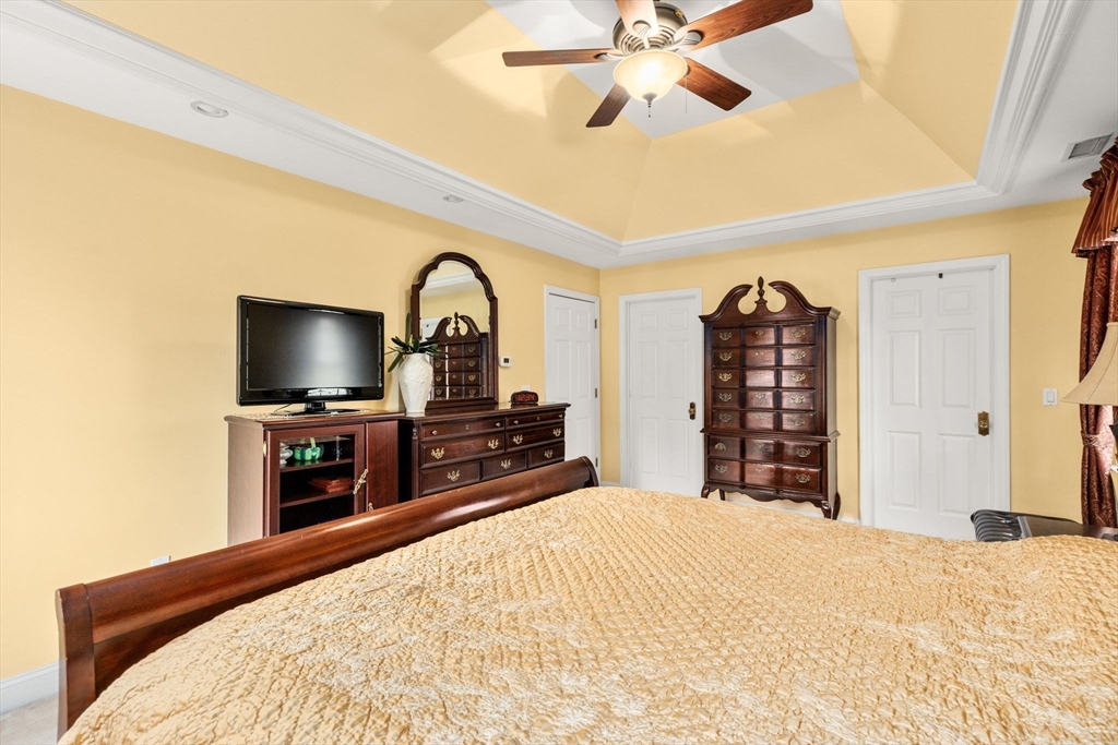 Northbridge, Massachusetts, 01534, United States, 4 Bedrooms Bedrooms, ,4 BathroomsBathrooms,Residential,For Sale,1991368