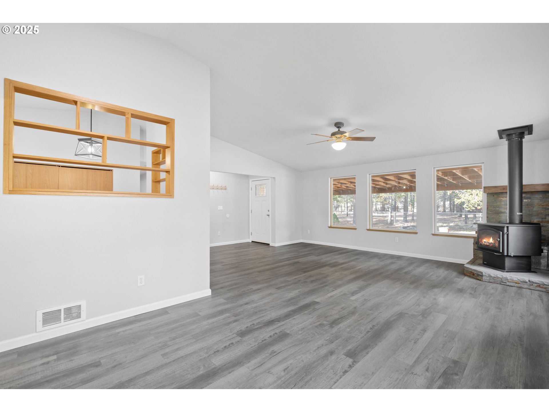 La Pine, Oregon, 97739, United States, 3 Bedrooms Bedrooms, ,2 BathroomsBathrooms,Residential,For Sale,1990962