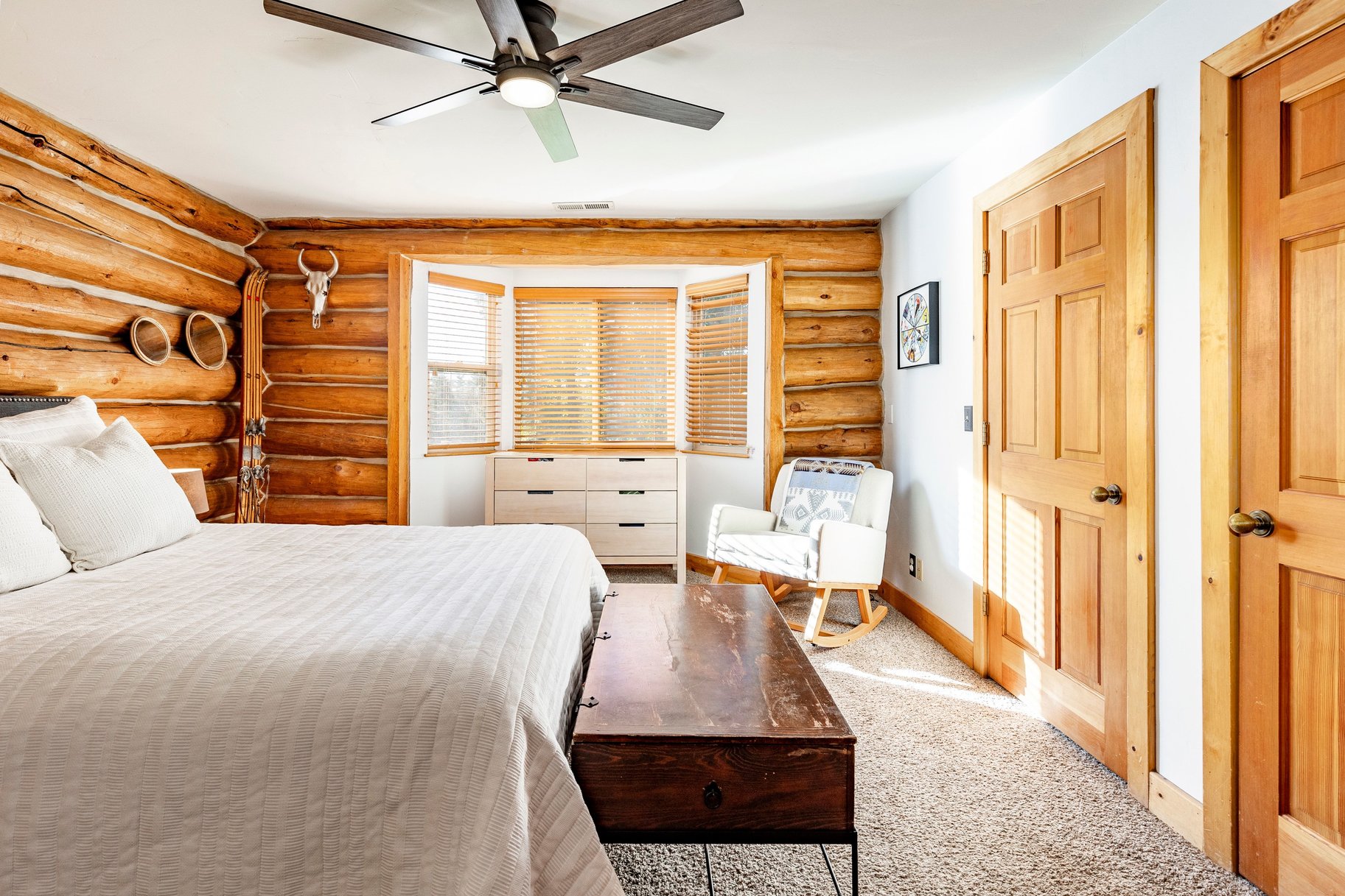  Easy Mountain Living, Made for Real Life: Log Warmth, Mountain Views, Flat Lot - 物件實景