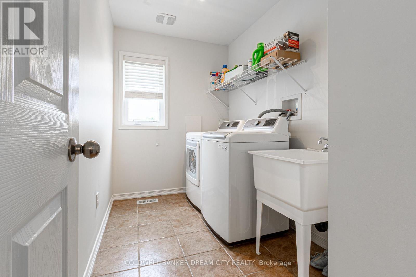 BRANTFORD, Ontario, N3T 0E6, CA, 3 Bedrooms Bedrooms, ,2 BathroomsBathrooms,Residential,For Sale,1903320