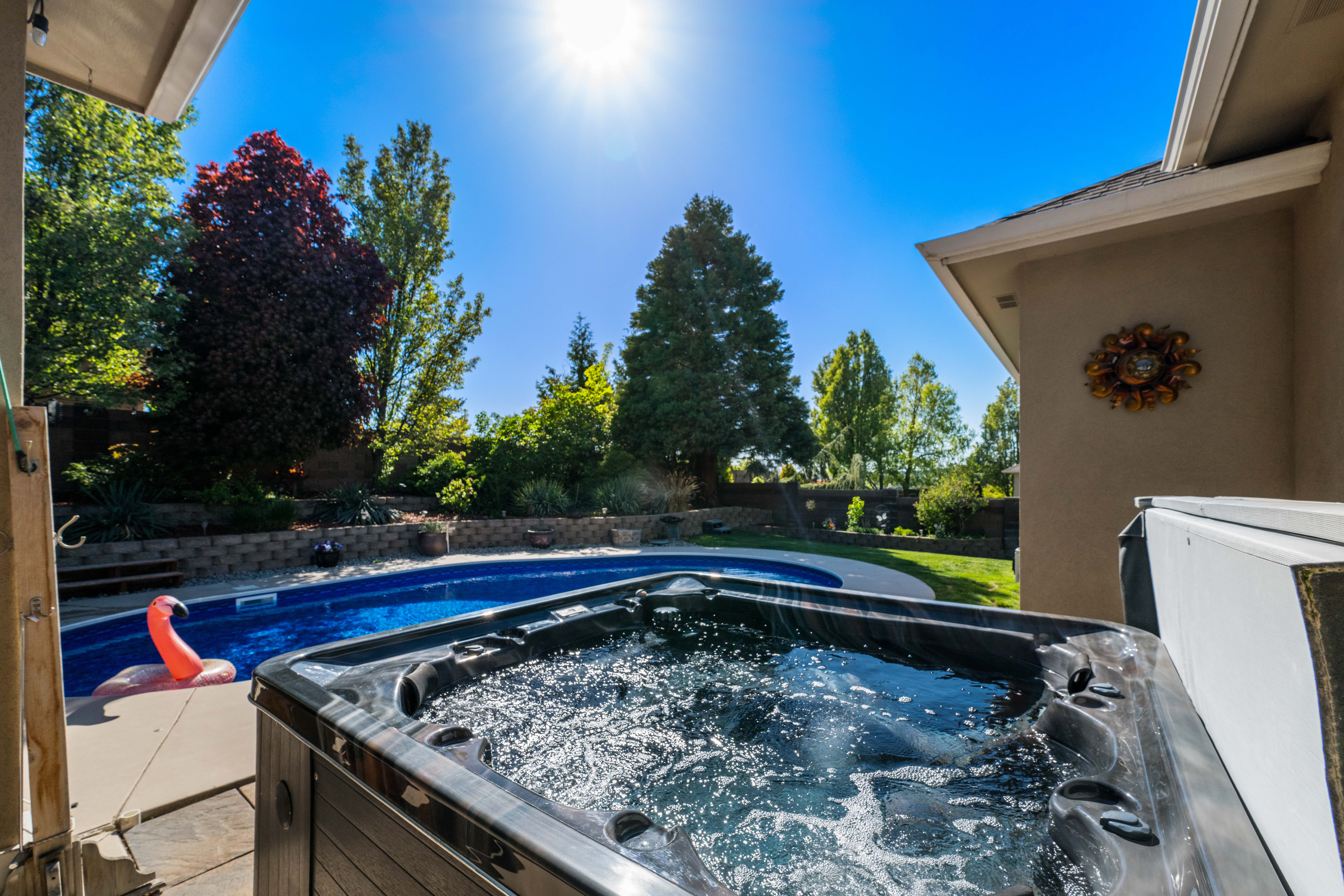  Pool / Hot Tub and Single Story Living - 物件實景
