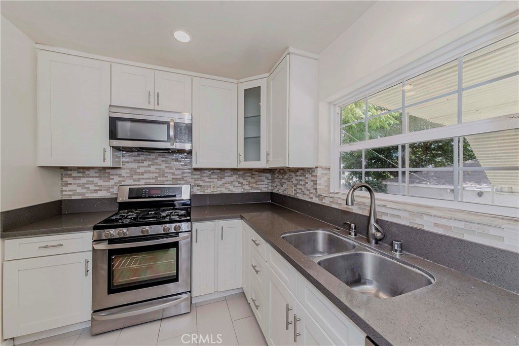 La Crescenta, California, 91214, United States, 3 Bedrooms Bedrooms, ,2 BathroomsBathrooms,Residential,For Sale,1926243
