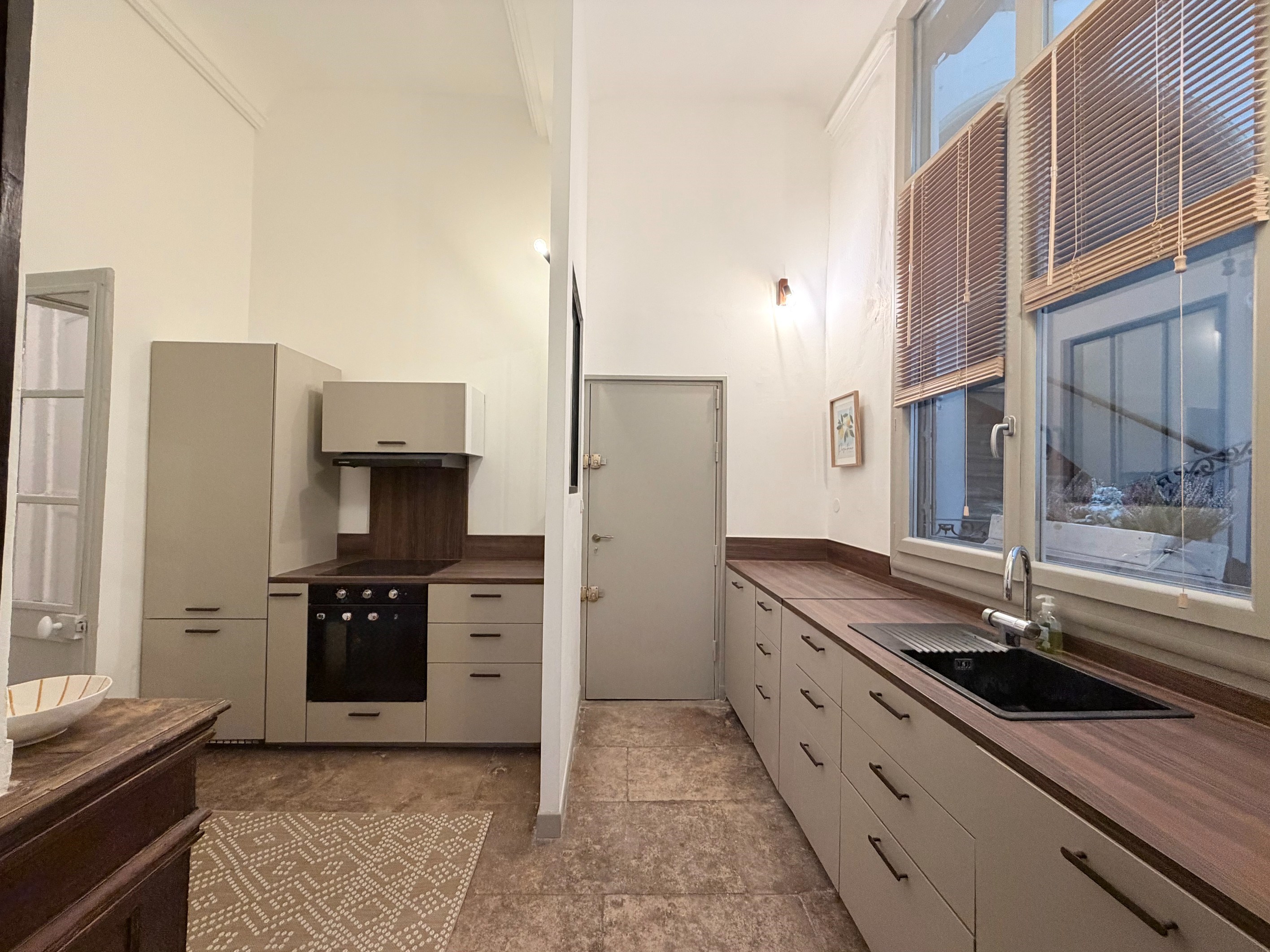  Superb renovation for this charming one-bedroom apartment... - 物件實景