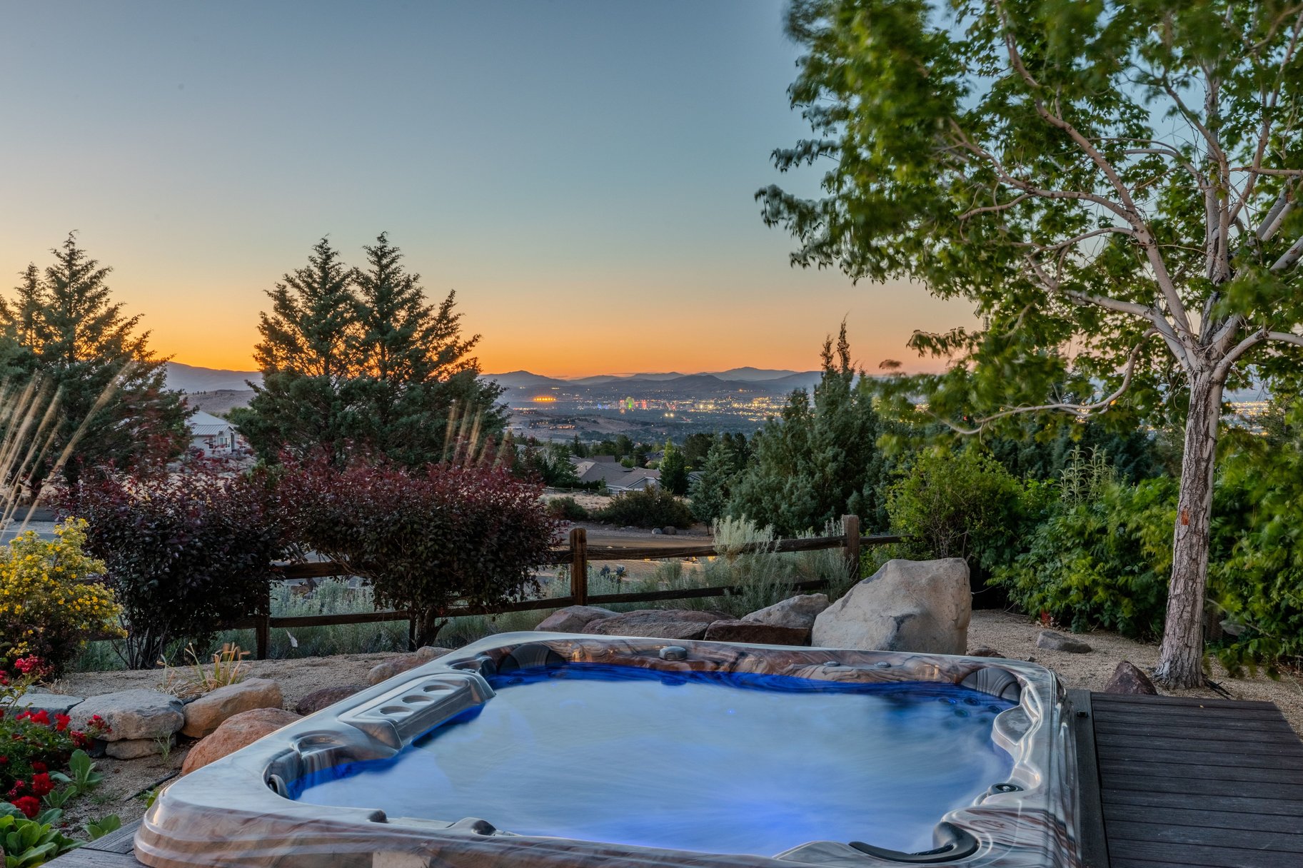  Gorgeous, Fully Updated Arrowcreek Home with Stunning Views - 物件實景