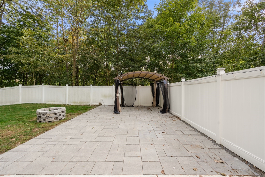 Hudson, Massachusetts, 01749, United States, 3 Bedrooms Bedrooms, ,2 BathroomsBathrooms,Residential,For Sale,1947997