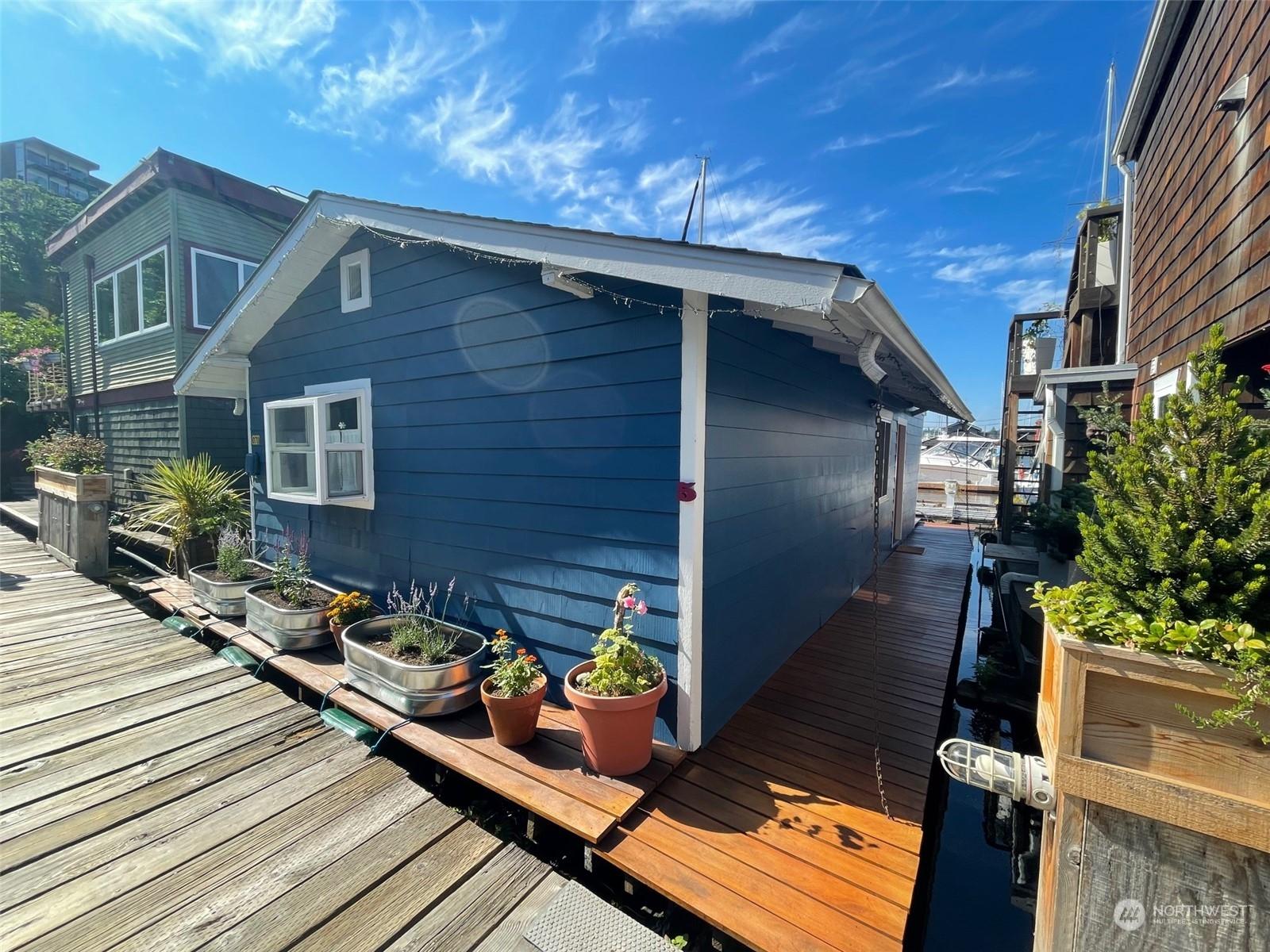 2420 WESTLAKE AVENUE N 5, SEATTLE, Washington, 98109, United States, 1 Bedroom Bedrooms, ,1 BathroomBathrooms,Residential,For Sale,2420 WESTLAKE AVENUE N 5,1619171