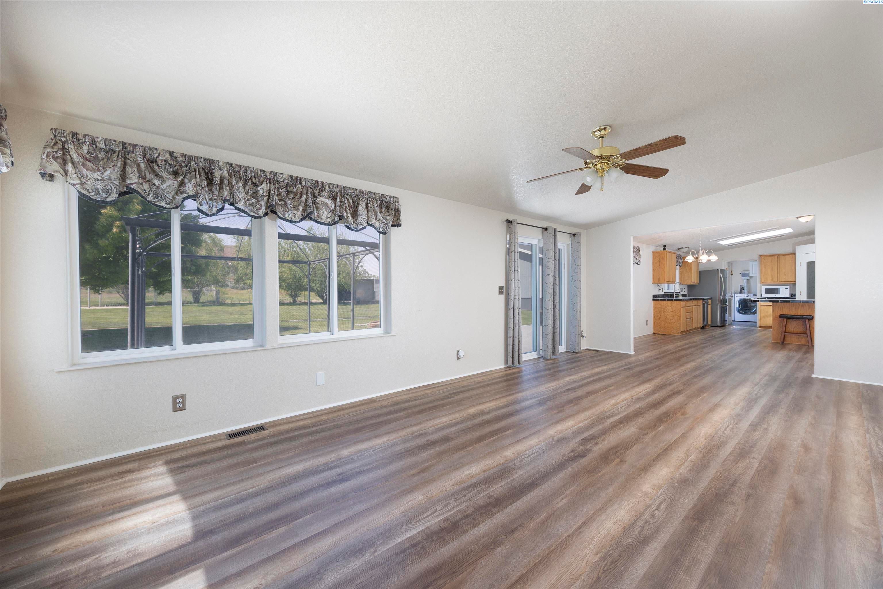 Benton City, Washington, 99320, United States, 3 Bedrooms Bedrooms, ,2 BathroomsBathrooms,Residential,For Sale,1983033