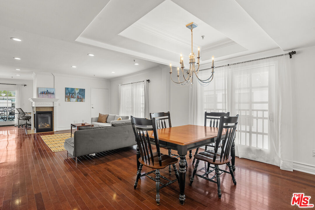 Los Angeles, California, 90049, United States, 3 Bedrooms Bedrooms, ,3 BathroomsBathrooms,Residential,For Sale,1885770
