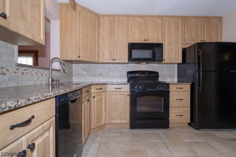 Fanwood Boro, New Jersey, 07023, United States, 3 Bedrooms Bedrooms, ,2 BathroomsBathrooms,Residential,For Sale,2001690