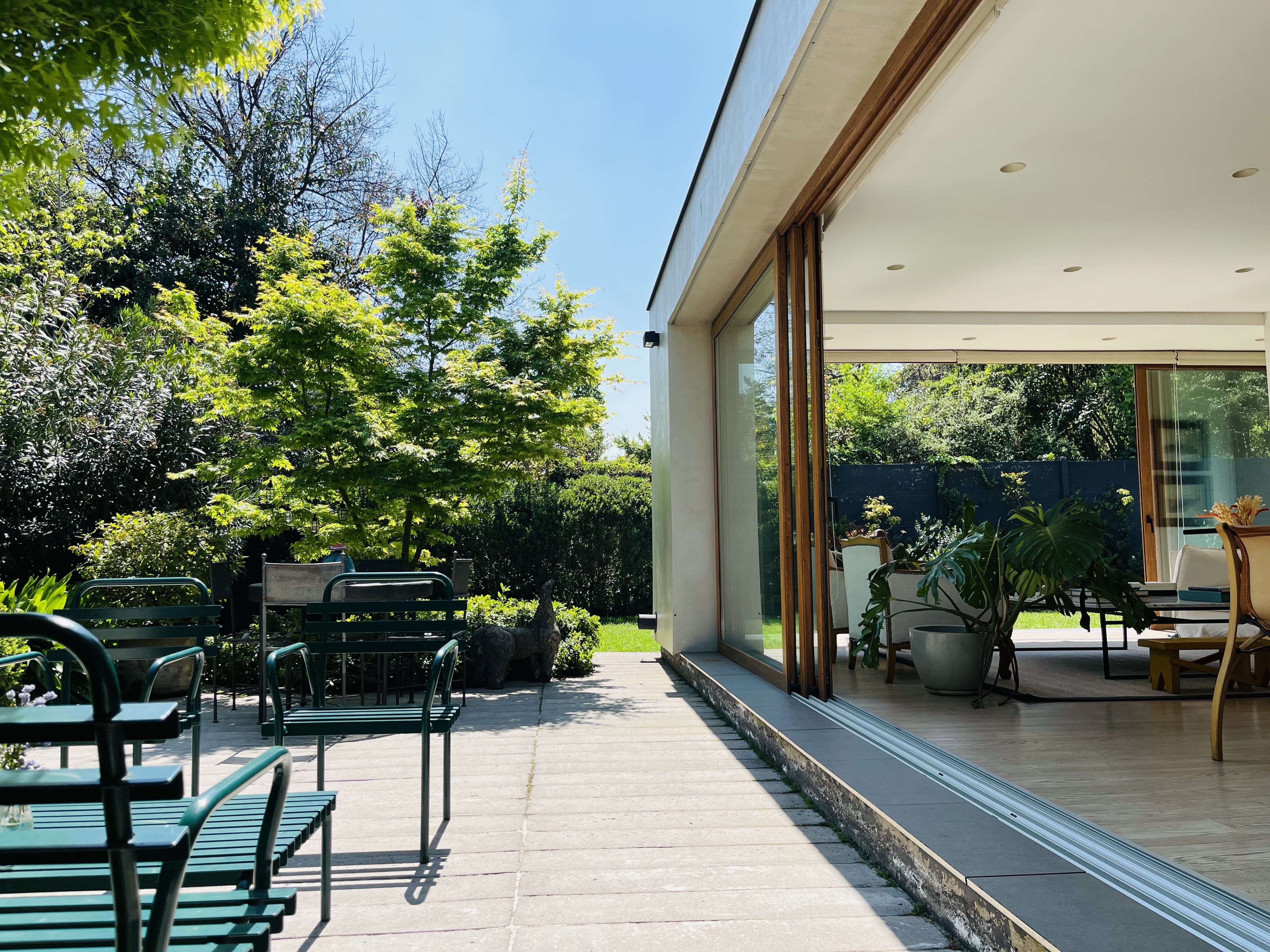  Mediterranean-Style Home on a Private, Closed Street - 物件實景
