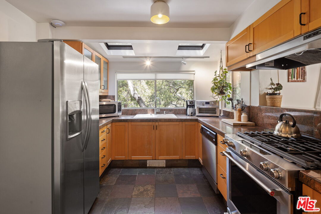 Topanga, California, 90290, United States, 4 Bedrooms Bedrooms, ,3 BathroomsBathrooms,Residential,For Sale,1795536