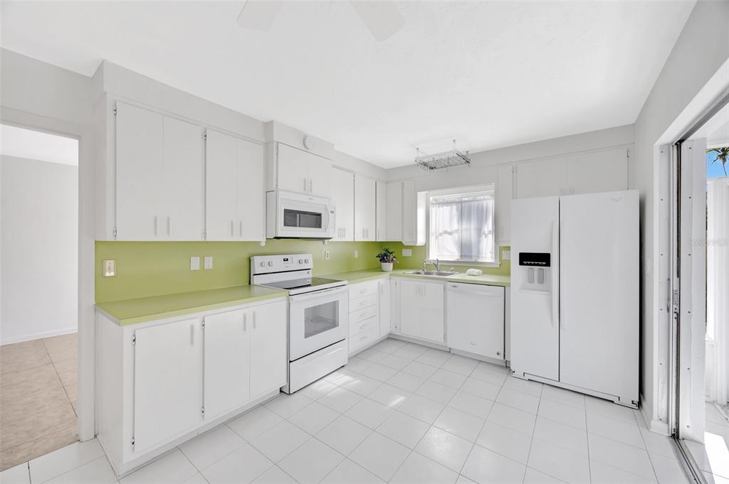 Largo, Florida, 33774, United States, 3 Bedrooms Bedrooms, ,2 BathroomsBathrooms,Residential,For Sale,1776970