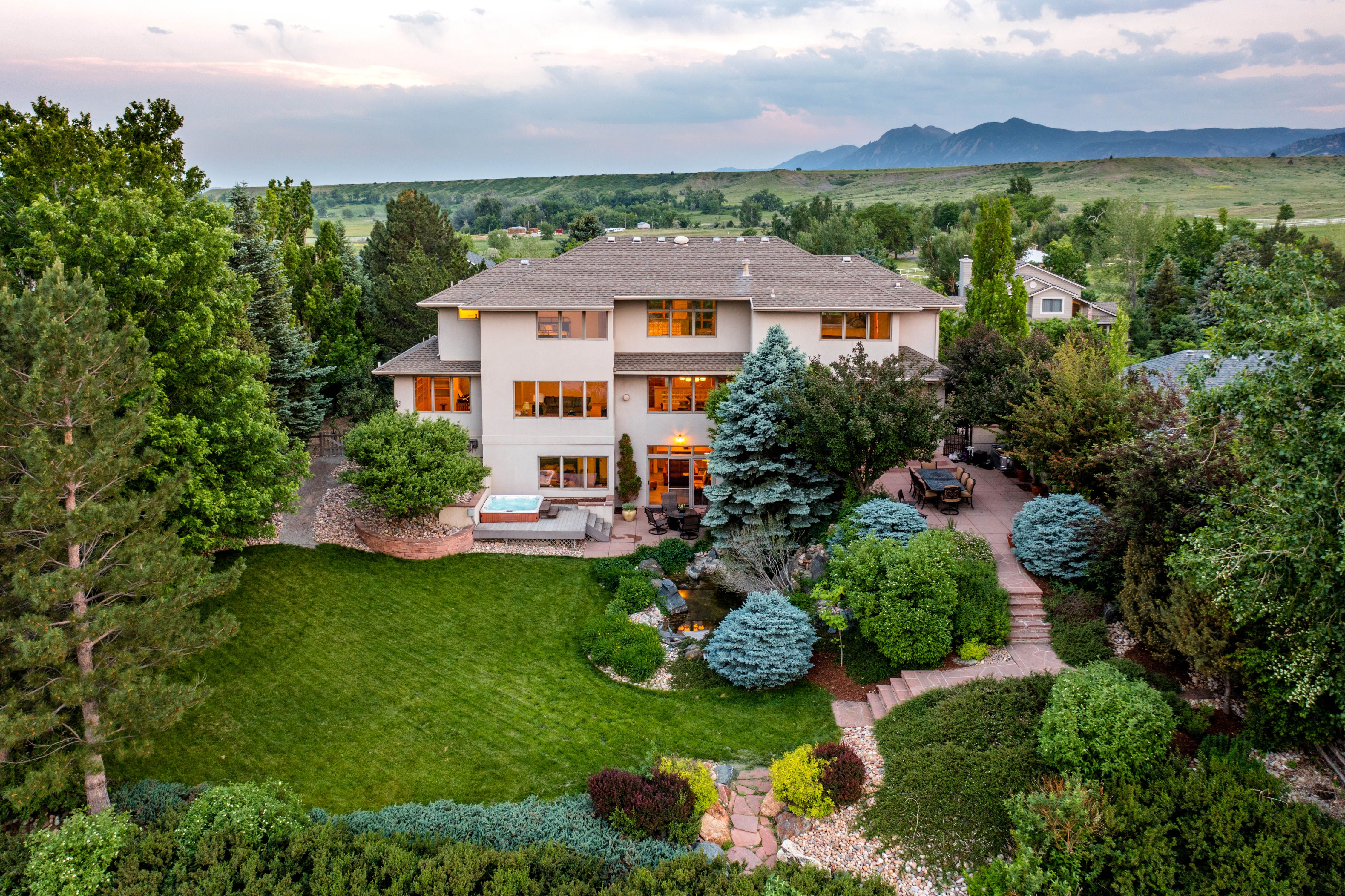  Timeless Waterfront Home With Beautiful Views - 物件實景