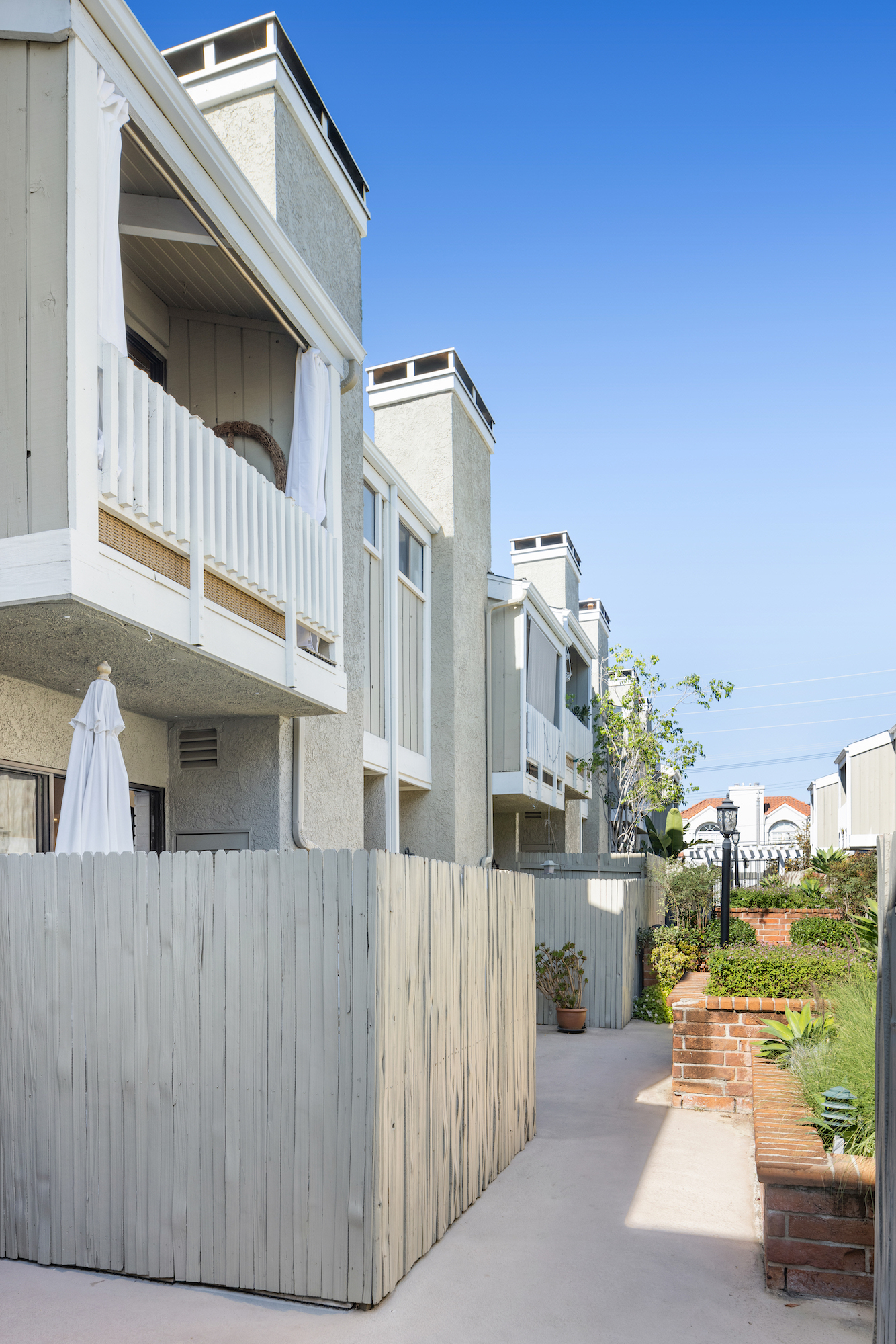 Los Angeles, California, 90025, United States, 2 Bedrooms Bedrooms, ,3 BathroomsBathrooms,Residential,For Sale,1860542