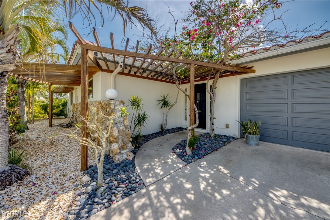 Matlacha, Florida, 33993, United States, 3 Bedrooms Bedrooms, ,2 BathroomsBathrooms,Residential,For Sale,2013578