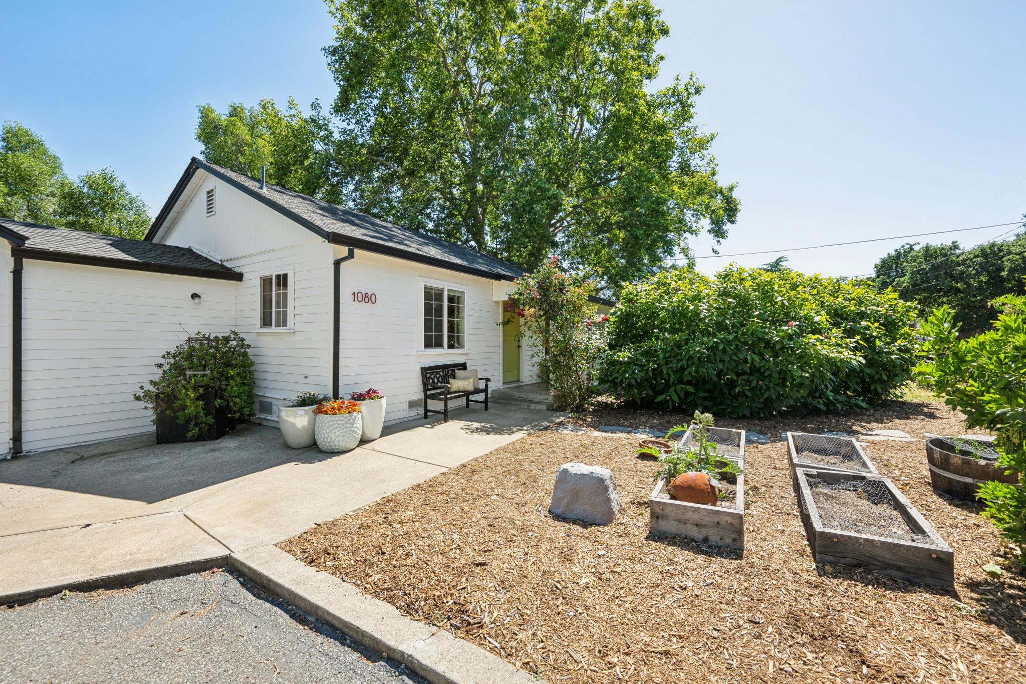  1080 Solano Avenue - 物件實景